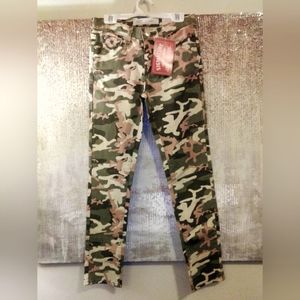 NWOT Girls Signature Levi Strauss Sz 12 Pink Camo Skinny Jeans